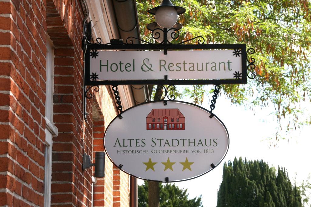 Hotel Altes Stadthaus Westerstede Bagian luar foto