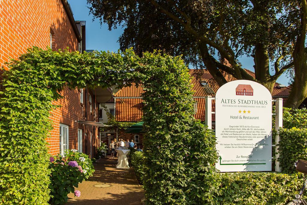 Hotel Altes Stadthaus Westerstede Bagian luar foto