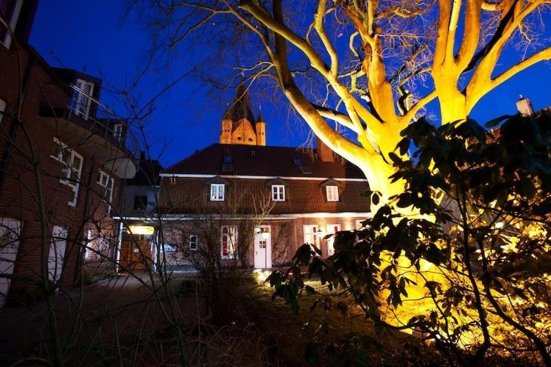 Hotel Altes Stadthaus Westerstede Bagian luar foto